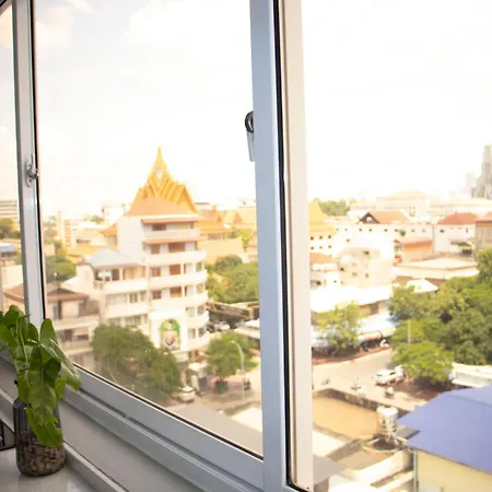 Vrest Hotel Phnom Penh Exterior photo
