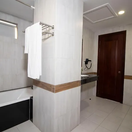Vrest Hotel Phnom Penh Exterior photo
