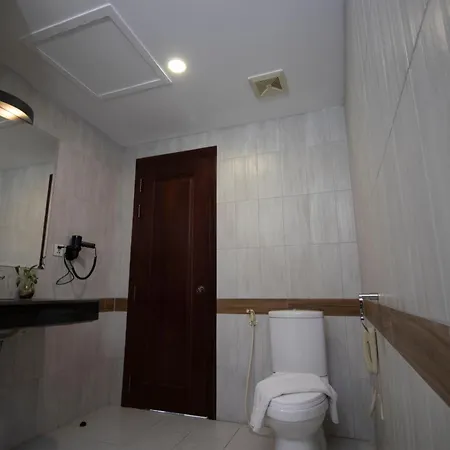 Vrest Hotel Phnom Penh Exterior photo