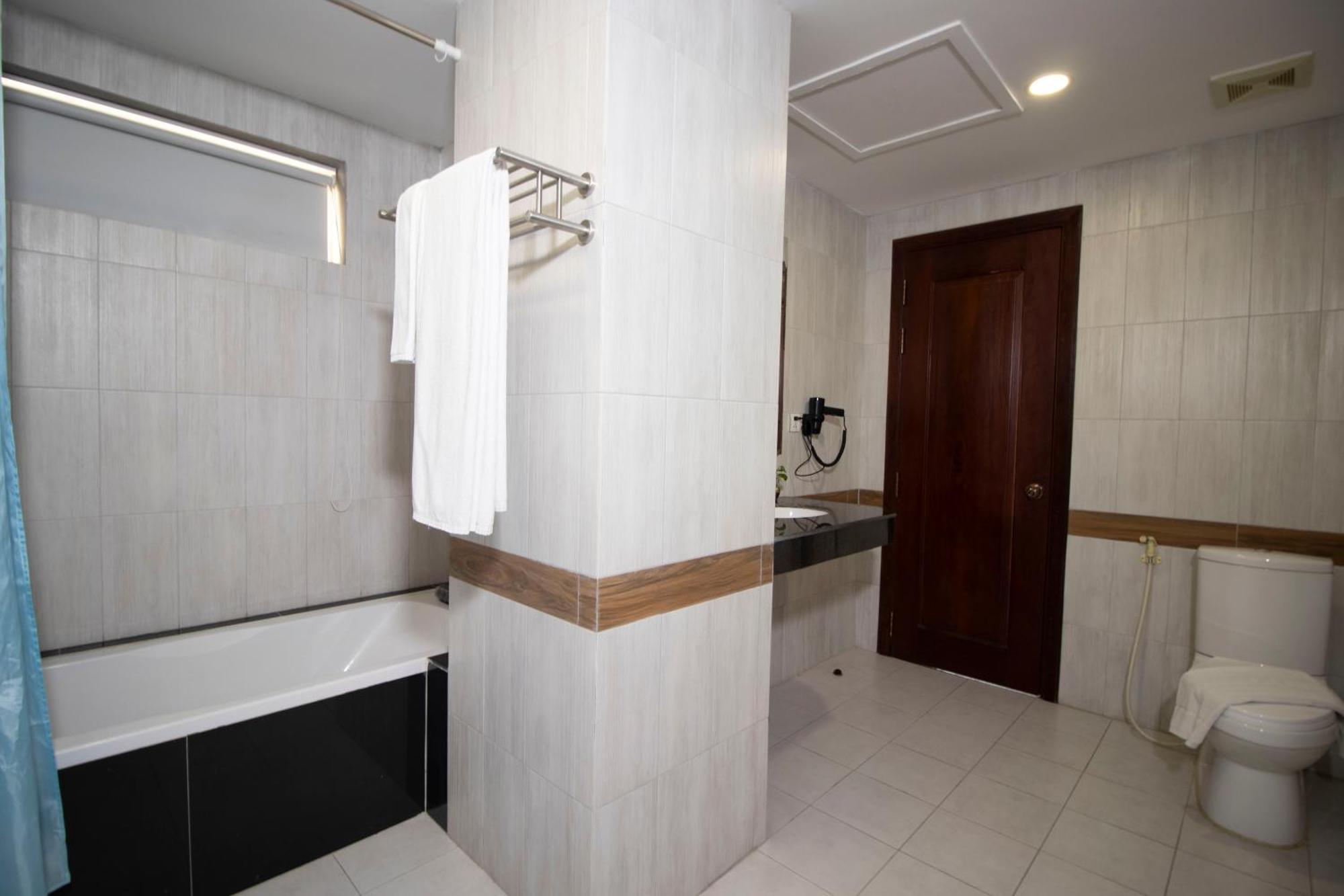Vrest Hotel 4*